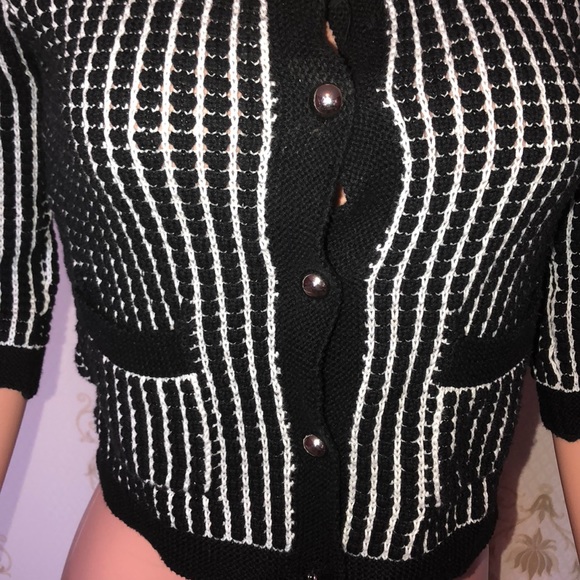 Crop Top Cardigan 🔥🔥 - Picture 2 of 7
